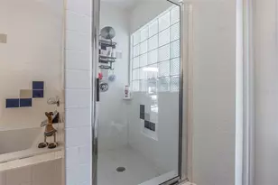1362 Robinson Dr, Saint Petersburg, FL 33710 - Photo 19