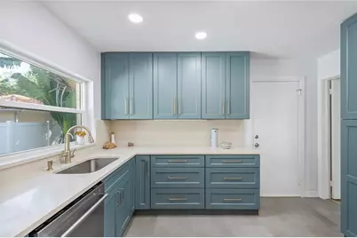 180 30th Avenue N, Saint Petersburg, FL 33704 - Photo 15