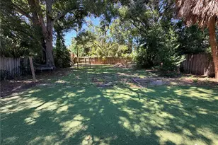 2401 Quincy St S, Saint Petersburg, FL 33711 - Photo 9