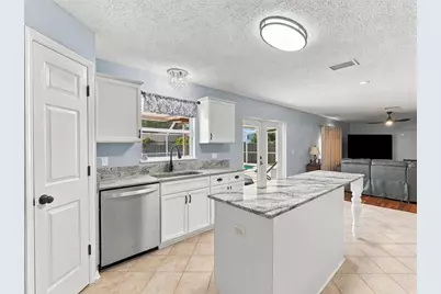 12739 Kings Lake Drive, Gibsonton, FL 33534 - Photo 11