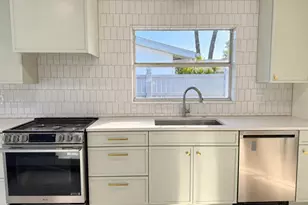 1543 Delaware Ave NE, Saint Petersburg, FL 33703 - Photo 5