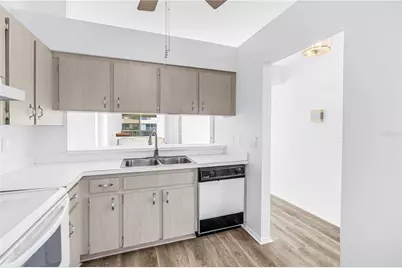 159 Sun Isle Cir, Treasure Island, FL 33706 - Photo 7