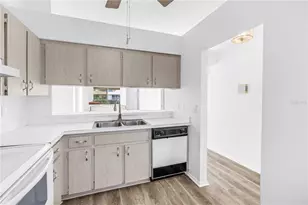 159 Sun Isle Cir, Treasure Island, FL 33706 - Photo 7