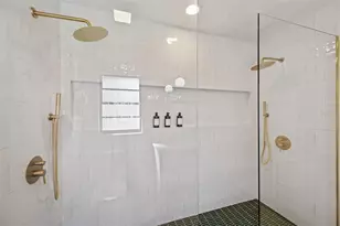 16611 Round Oak Dr, Tampa, FL 33618 - Photo 27