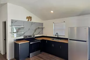 658 23rd Ave S, Saint Petersburg, FL 33705 - Photo 3