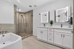 922 N Shore Dr NE, Saint Petersburg, FL 33701 - Photo 17