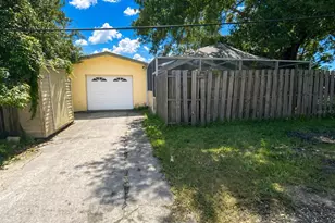 10569 Dixon Dr, Seminole, FL 33772 - Photo 21