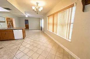 10569 Dixon Dr, Seminole, FL 33772 - Photo 5