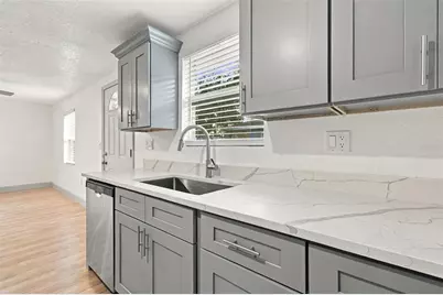 2110 E Ellicott Street, Tampa, FL 33610 - Photo 9