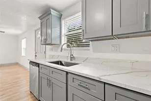 2110 E Ellicott St, Tampa, FL 33610 - Photo 9