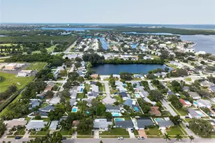 1689 Pennsylvania Ave NE, Saint Petersburg, FL 33703 - Photo 37