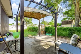 8399 79th Ave, Seminole, FL 33777 - Photo 19