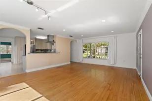 2725 N Myrtle Ave, Tampa, FL 33602 - Photo 7