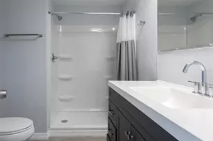 460 Mt Oak Ave NE, Saint Petersburg, FL 33702 - Photo 13