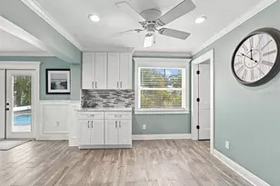 10469 Imperial Point Dr E, Largo, FL 33774 - Photo 23