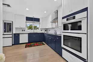 628 64th St N, Saint Petersburg, FL 33710 - Photo 13