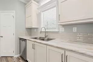 7004 Americana Dr NE, Saint Petersburg, FL 33702 - Photo 17