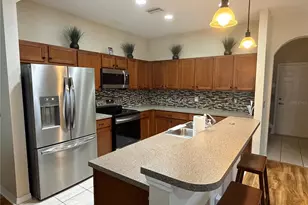 8323 King Blossom Ct, Tampa, FL 33615 - Photo 7