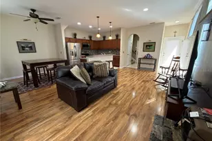 8323 King Blossom Ct, Tampa, FL 33615 - Photo 5
