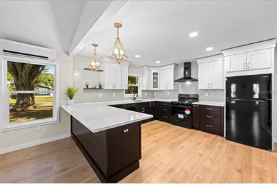 6948 Dartmouth Avenue N, Saint Petersburg, FL 33710 - Photo 13