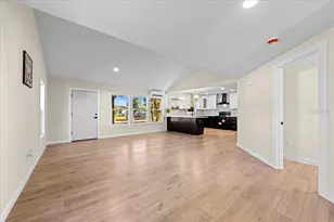 6948 Dartmouth Ave N, Saint Petersburg, FL 33710 - Photo 9