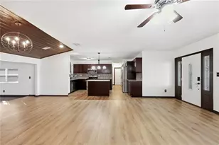 8009 Cardinal Dr, Tampa, FL 33617 - Photo 7