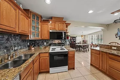 5002 Halifax Drive, Tampa, FL 33615 - Photo 7