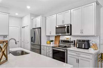 11211 Beach Walk Way NE, Saint Petersburg, FL 33716 - Photo 9