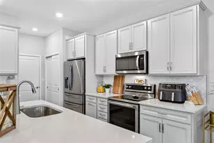 11211 Beach Walk Wy NE, Saint Petersburg, FL 33716 - Photo 9