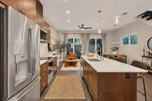 349 7th St S, Saint Petersburg, FL 33701 - Photo 9