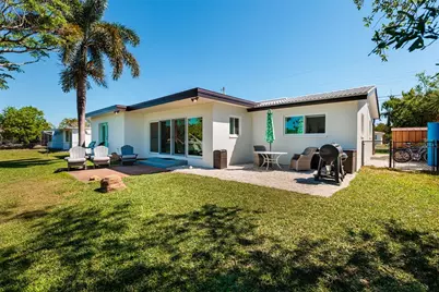 9298 Sun Isle Drive NE, Saint Petersburg, FL 33702 - Photo 15