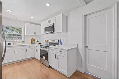 1834 New Hampshire Avenue NE, Saint Petersburg, FL 33703 - Photo 13