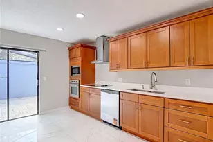 1960 Gregory Dr, Tampa, FL 33613 - Photo 11