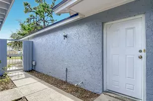1960 Gregory Dr, Tampa, FL 33613 - Photo 3