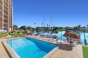 51 Island Way, Clearwater Beach, FL 33767 - Photo 5