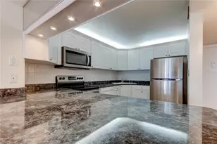 51 Island Way, Clearwater Beach, FL 33767 - Photo 15