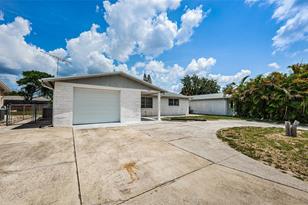 3423 Eisenhower Dr, Holiday, FL 34691 - Photo 5