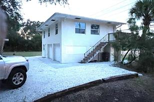 5370 71st St N, Saint Petersburg, FL 33709 - Photo 1