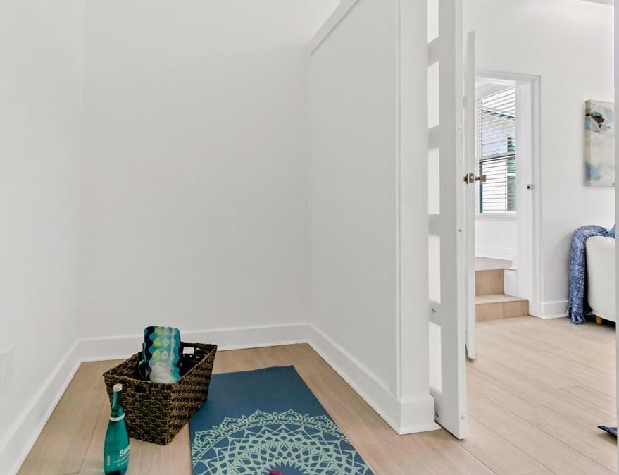 5100 6th Ave, Saint Petersburg FL  33710-7312 exterior