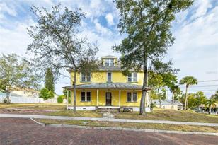 553 Division St, Tarpon Springs, FL 34689 - Photo 1