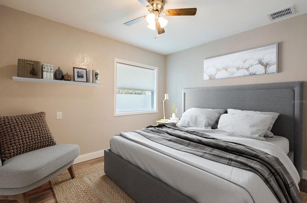 3922 Miramar Way, Saint Petersburg FL  33705-3940 exterior