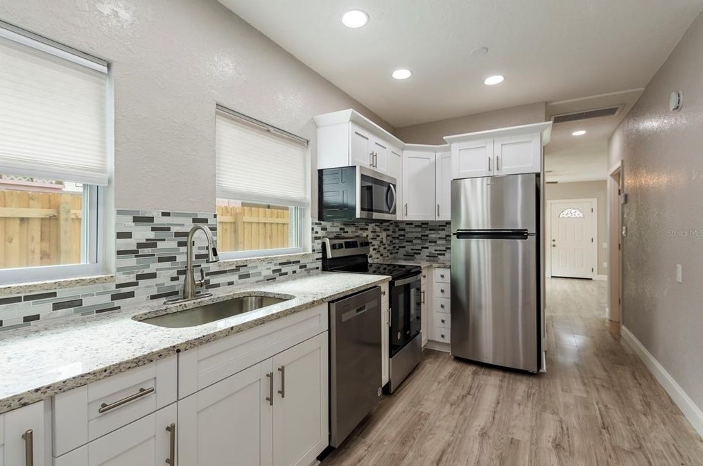 3922 Miramar Way, Saint Petersburg FL  33705-3940 exterior