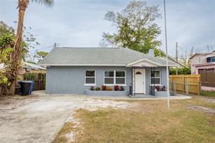 3922 Miramar Way, Saint Petersburg FL  33705-3940 exterior