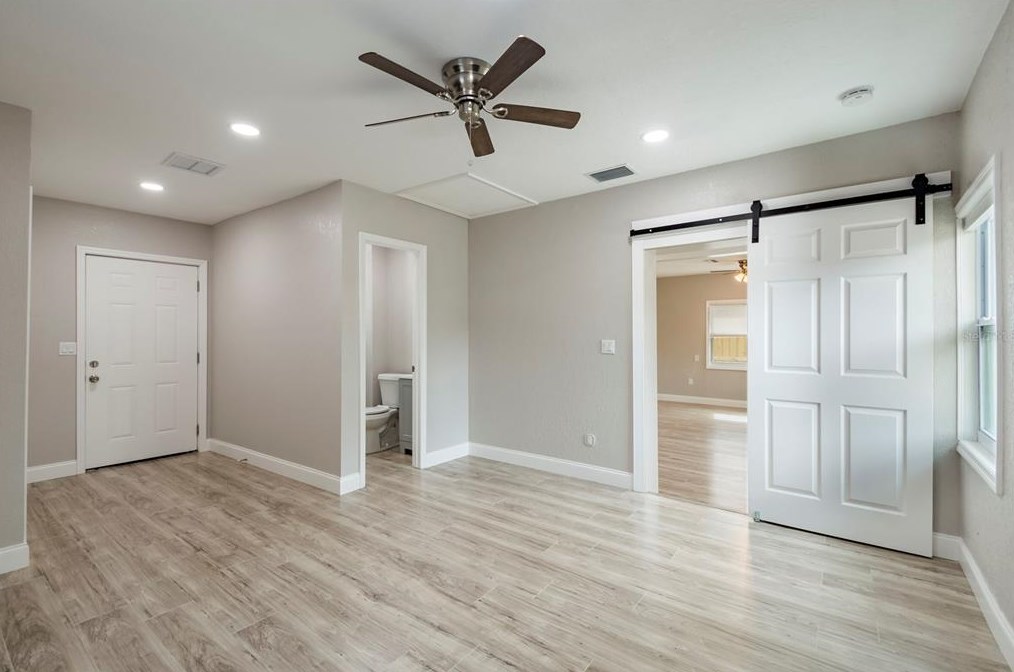 3922 Miramar Way, Saint Petersburg FL  33705-3940 exterior