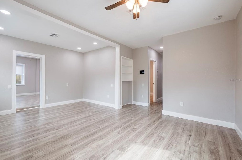 3922 Miramar Way, Saint Petersburg FL  33705-3940 exterior