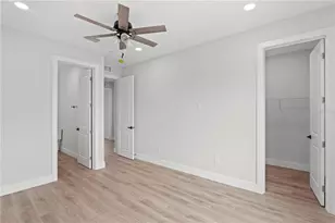 11605 1st St E, Treasure Island, FL 33706 - Photo 27