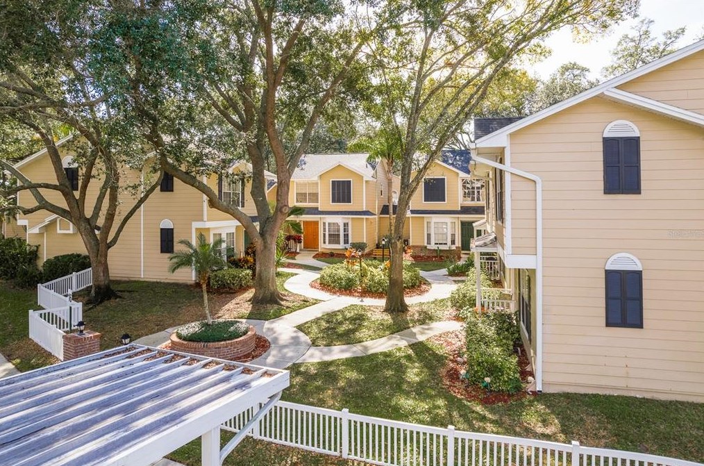 2394 Gun Flint Trl, Palm Harbor FL  34683-2454 exterior