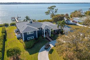 728 Shore Dr E, Oldsmar, FL 34677