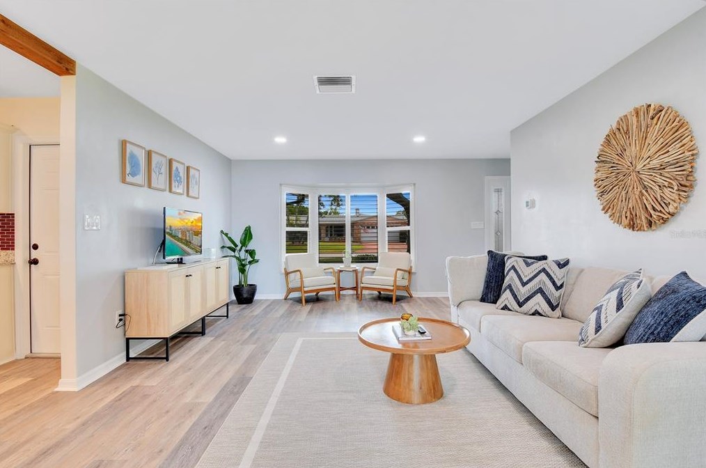 381 Westwinds Dr, Palm Harbor FL  34683-1041 exterior