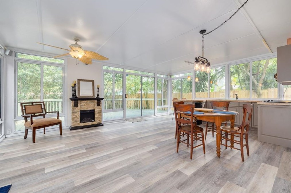 1417 Nebraska Ave, Palm Harbor FL  34683-4121 exterior